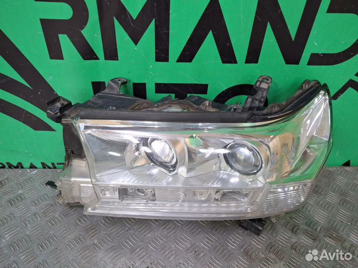 Фара левая Toyota Land Cruiser 200 2015-2021
