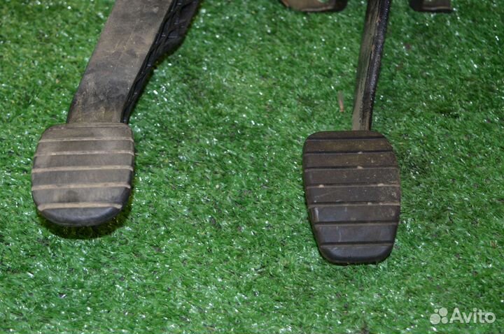 Педали Renault Logan