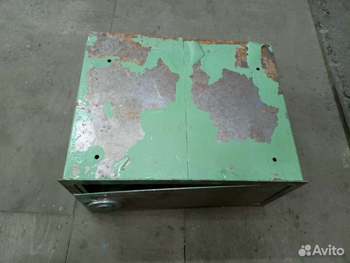 Сейф металлический