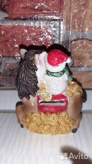 Статуэтки, копилка, подсвечник все по 100