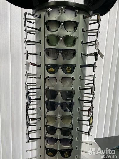 Солнцезащитные очки брендовые