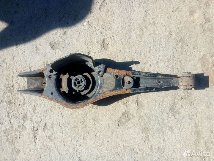 Рычаг подвески задний нижний Volkswagen Passat B6