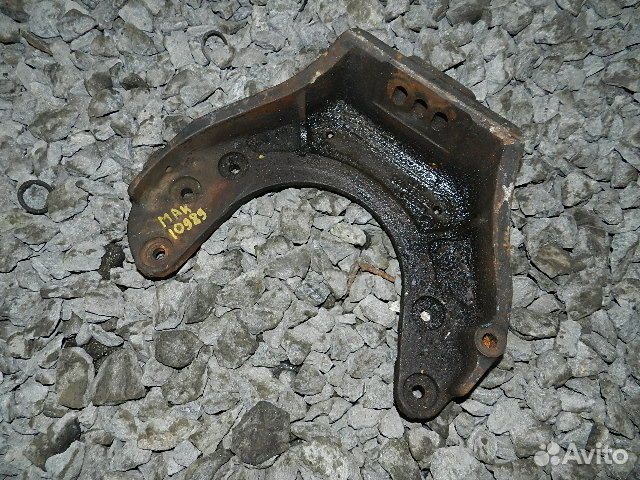 Кронштейн подушки двигателя передний Renault Magnu