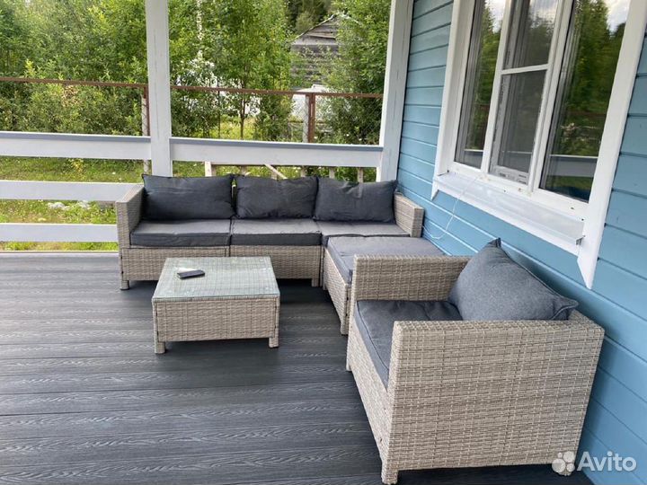 Комплект плетеной мебели с диваном