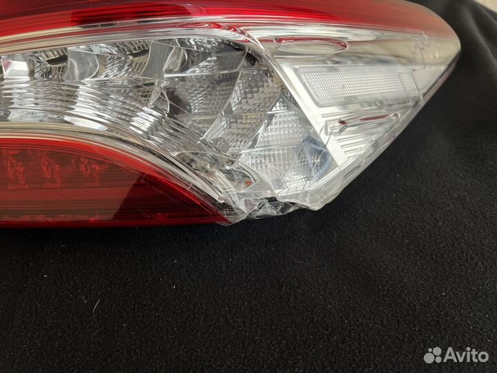 Фонарь задний правый toyota camry 70