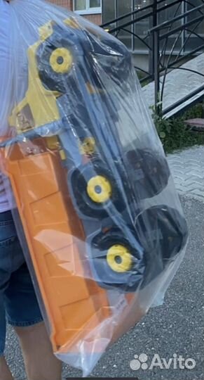 Грузовик самосвал супергигант большой