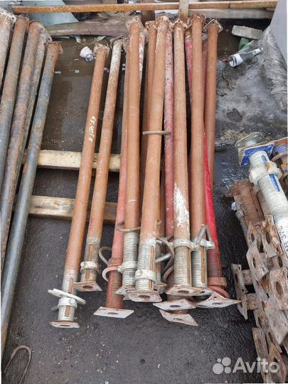 Конструкция из телескопических стоек для поддержания перекрытий