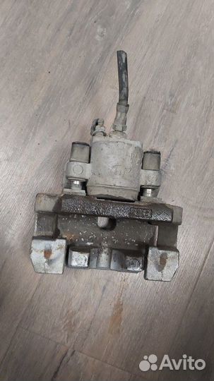 Суппорт тормозной задний правый Bmw X5 4.8I E70