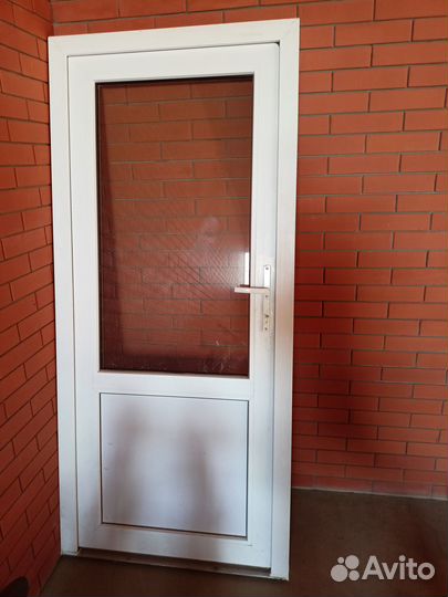 Дверь с 2-мя глухими секциями (витраж)