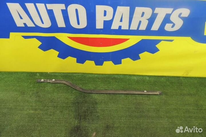 Молдинг двери передний левый Mitsubishi Delica