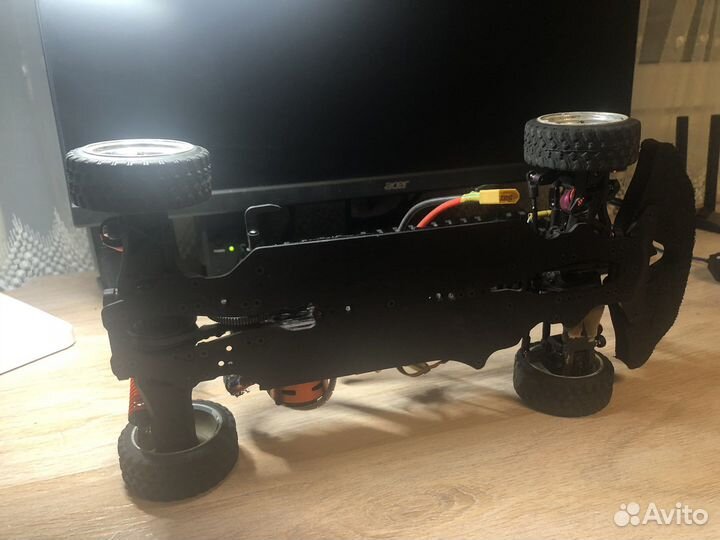 Гоночная машина RC 1/10