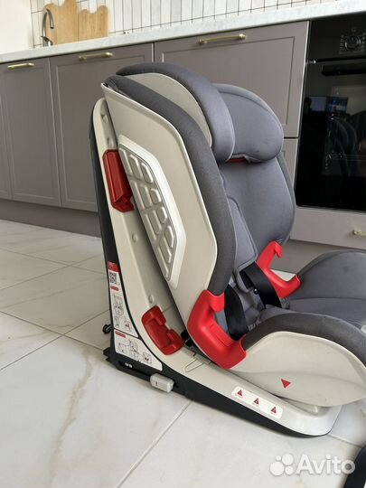 Детское автокресло Chicco youniverse FIX 9-36