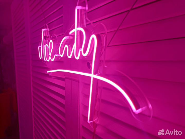 Неоновая вывеска