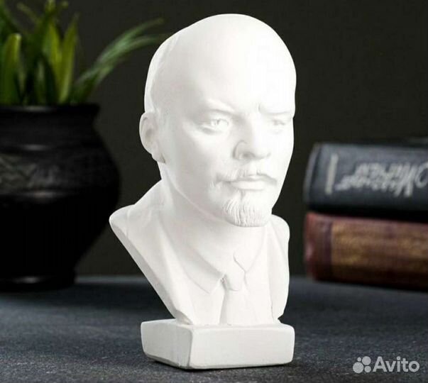 Новый бюст Сталина, Ленина, Путина и др