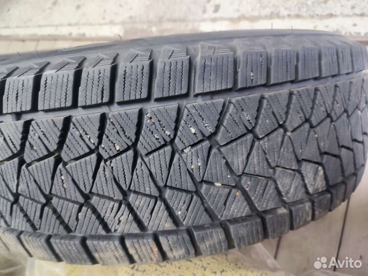 Bridgestone Blizzak DM-V2 225/65 R17