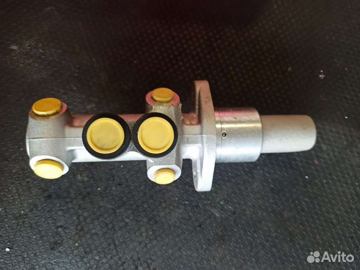 Цилиндр тормозной главный Рено