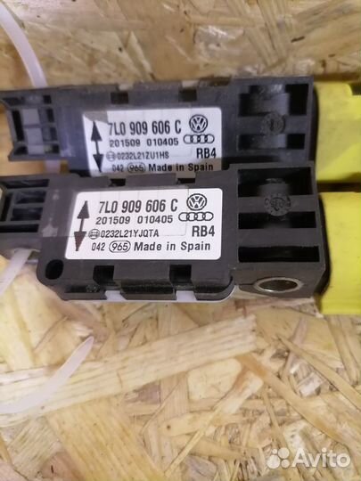 Датчик удара Volkswagen Touareg 7L