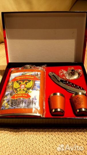 Набор фляга, стопки, штопор