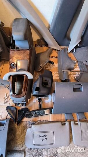 Много запчастей на mitsubishi lancer цедия