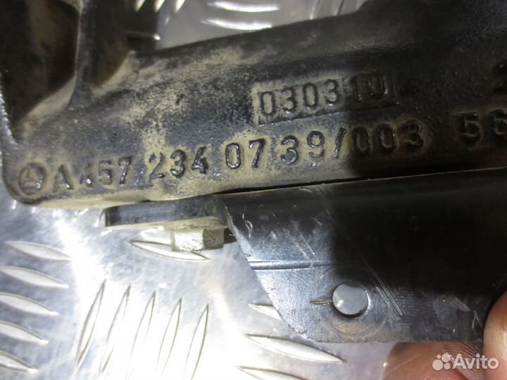 Кронштейн компрессора кондиционера Mercedes-Benz A