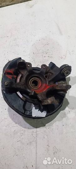 Кулак задний левый бмв