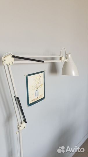 Светильник напольный Camelion белый