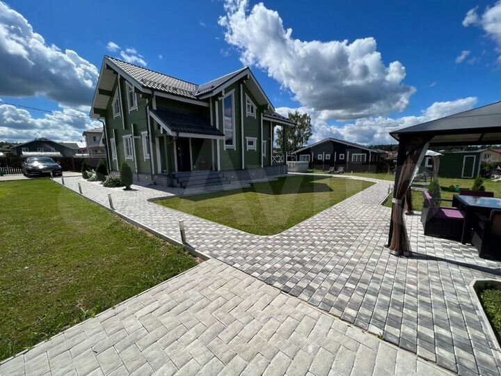 Коттедж 200 м² на участке 10 сот.