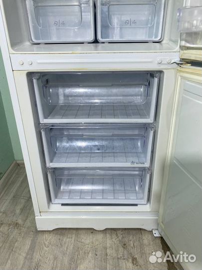 Холодильник Hotpoint-Ariston