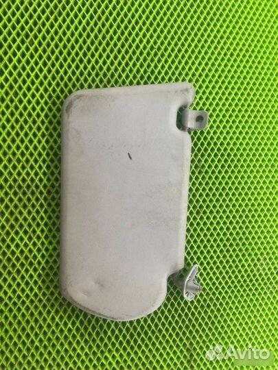 Козырек солнцезащитный левый Nissan Cube 1