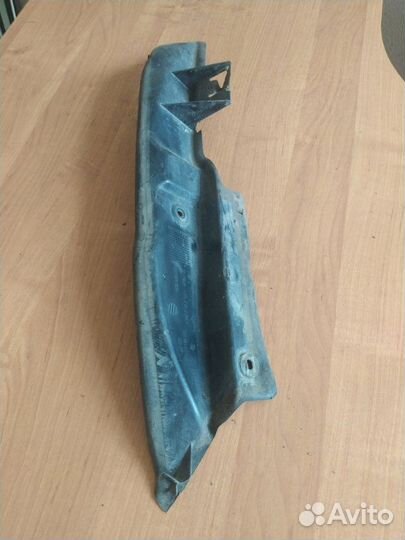 Пыльник крыла передний правый Volkswagen Passat