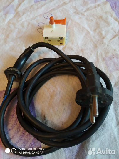Кабель с кнопкой