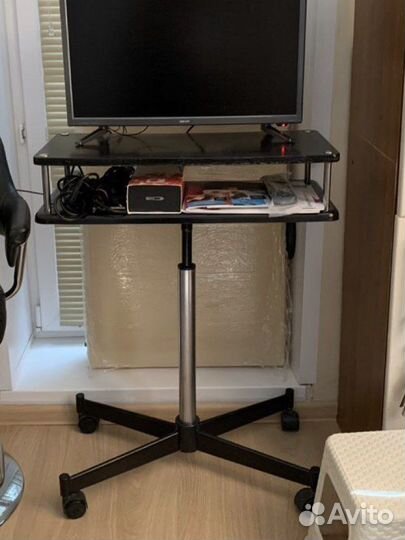 Парикмахерское оборудование зеркало, шкаф