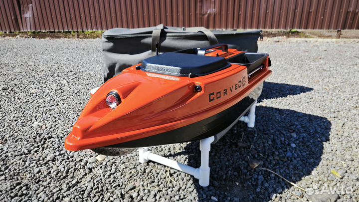 Прикормочный кораблик CorveD с gps и глубиномером