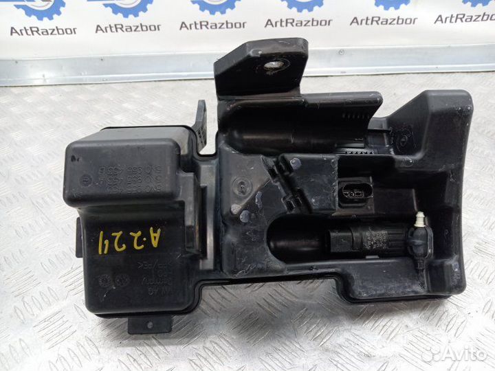 Бачок омывателя лобового стекла Volkswagen Tiguan