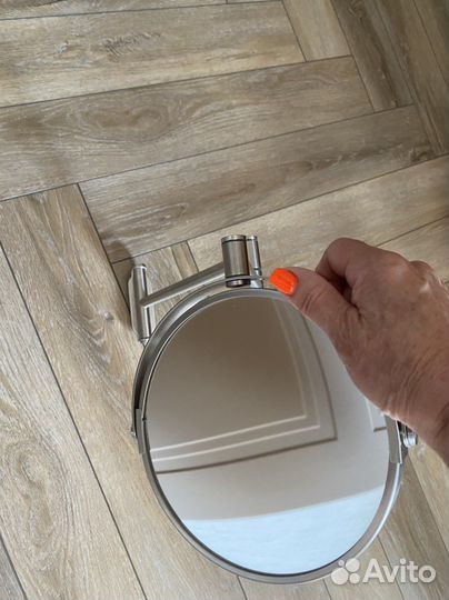 Зеркало увеличительное настенное