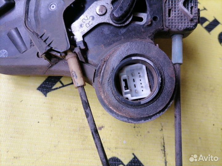 Замок двери задней правой Suzuki Grand Vitara