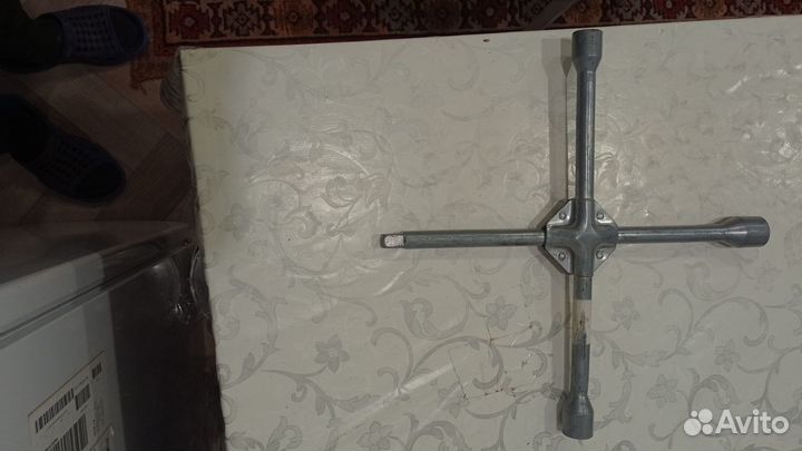 Ключ авто крестовой