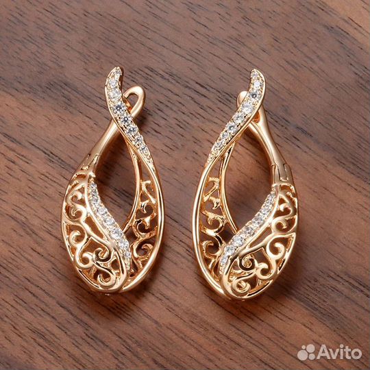 Серьги подвески в форме капли с цирконом