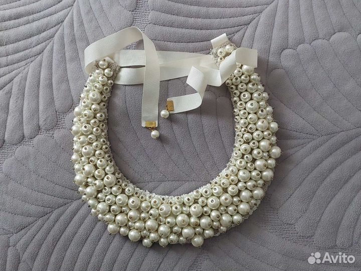 Колье из бусин