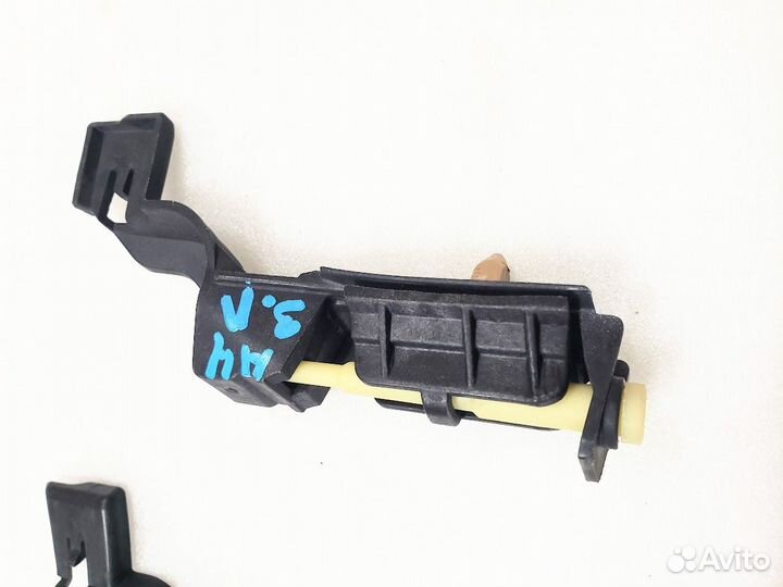 Направляющая заднего бампера Audi A4 В8