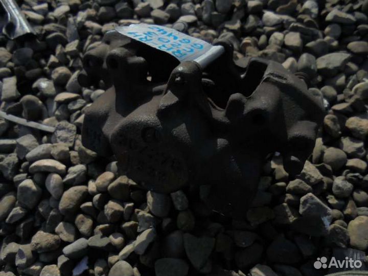 Суппорт задний правый Mercedes-Benz C180 W203