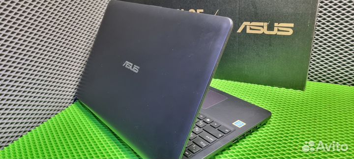 Ноутбук Asus как новый, комплект