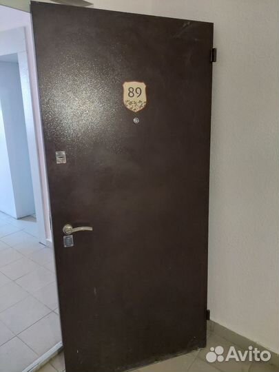 Дверь входная металлическая от застройщика