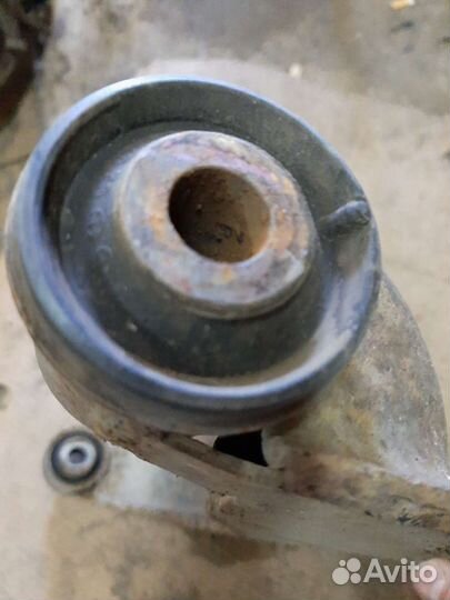 Рычаг передний нижний левый Мицубиси L200