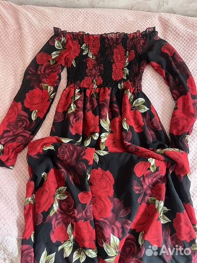 Шикарное красное платье с розами