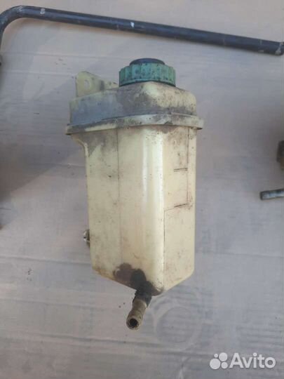 Бачок гур на ауди 80 б3, б4