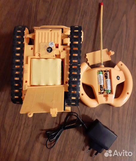 Самосвал на радиоуправлении