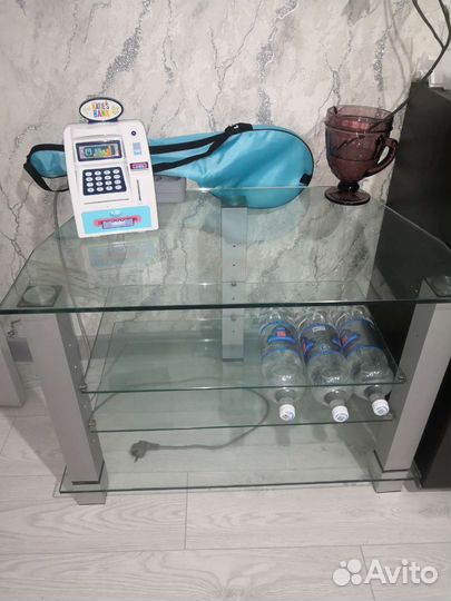 Стеклянная тумба под тв