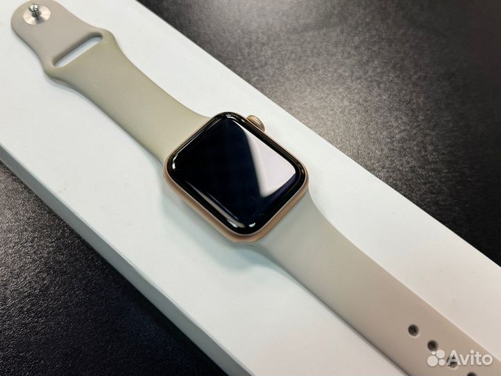 Apple Watch SE 40mm Gold