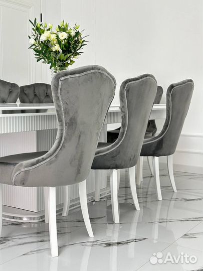 Кухонный стол и стулья новые